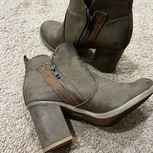 Altered state boots size 6 Guc